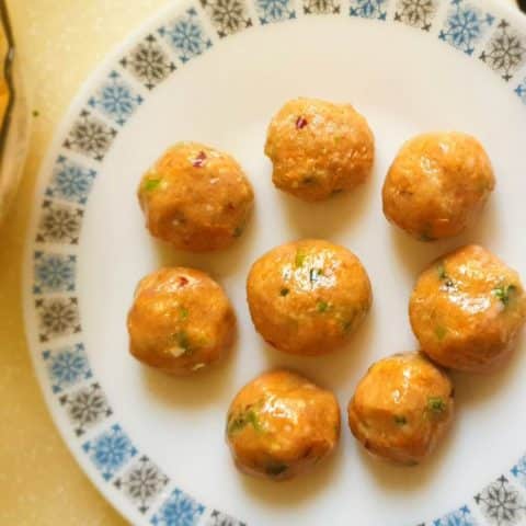 Asian-style Saucy & Spicy Chicken Meatballs Recipe 