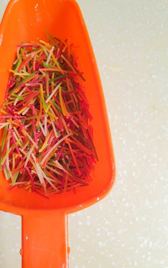 colored dry vermicelli for Lab e shireen