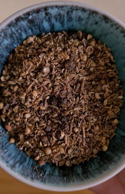 coarsely ground spice mix in a blue bowl