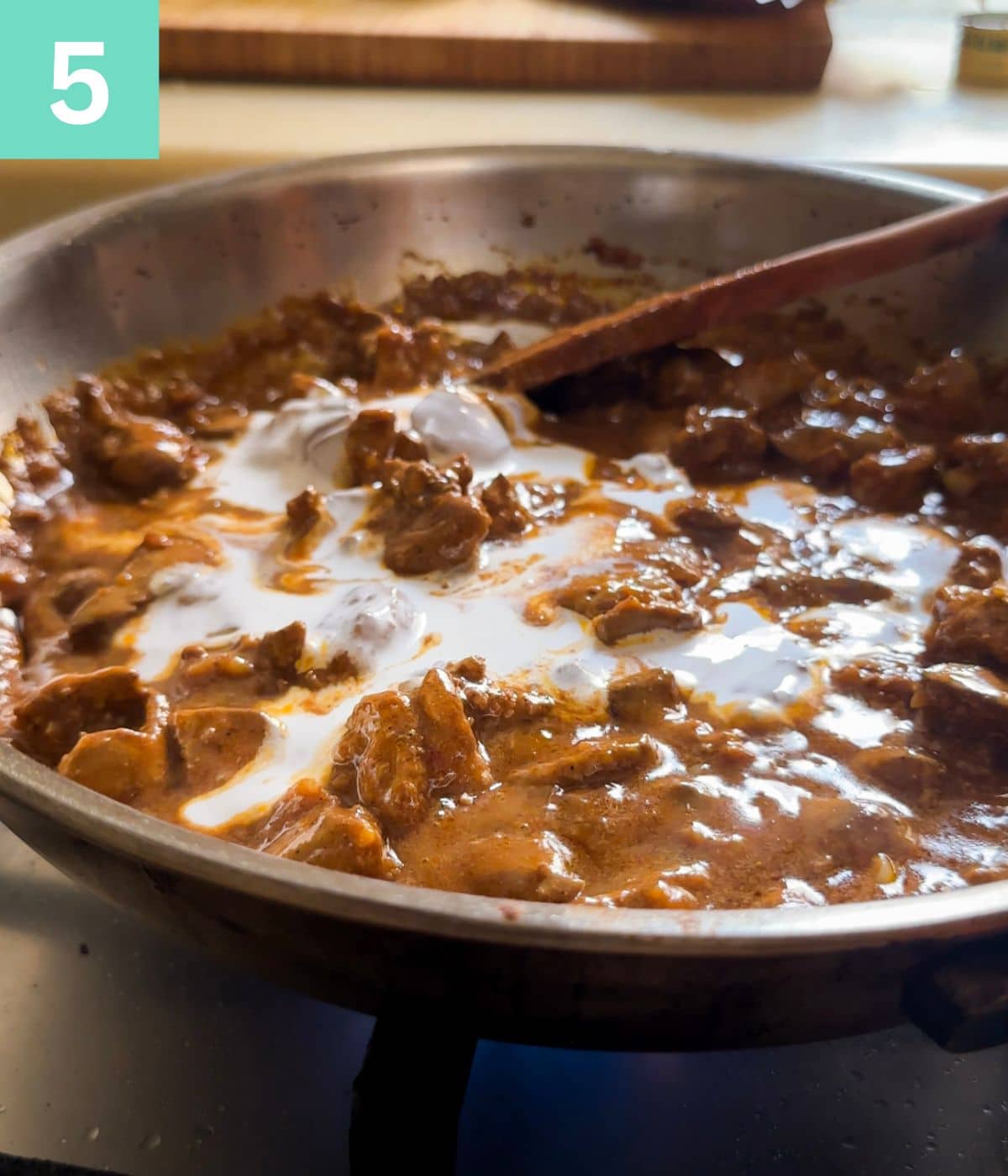 peri peri sauce and cream added to the chicken liver pan.