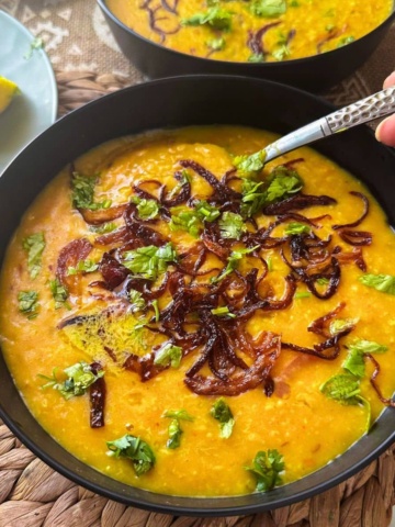 oats khichdi in a bowl.